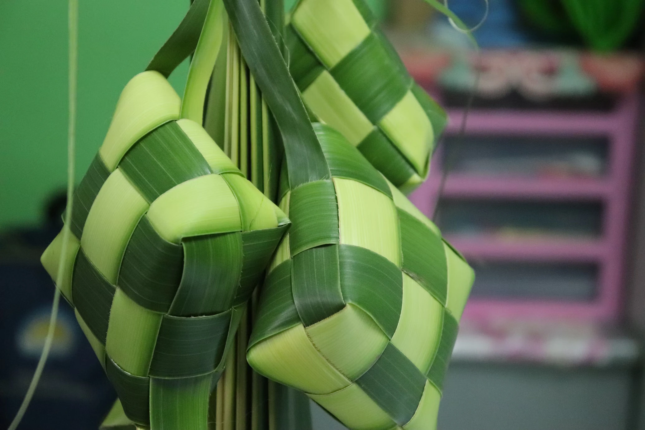 ketupat untuk menghias rumah